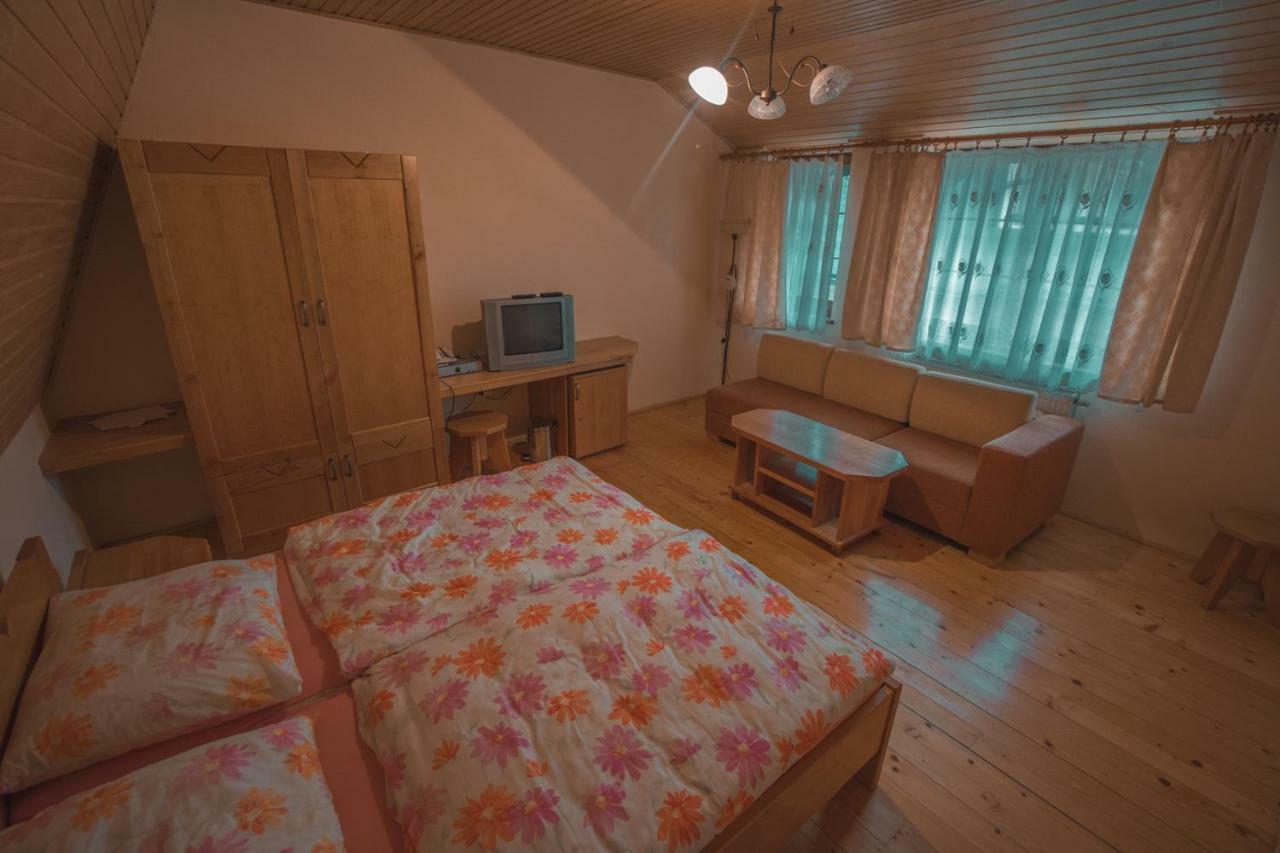 Penzion Weinerovka Varin Жилина Экстерьер фото